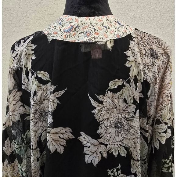 Band of Gypsies Floral Kimono Coverup - Black and Cream - Picture 4 of 6